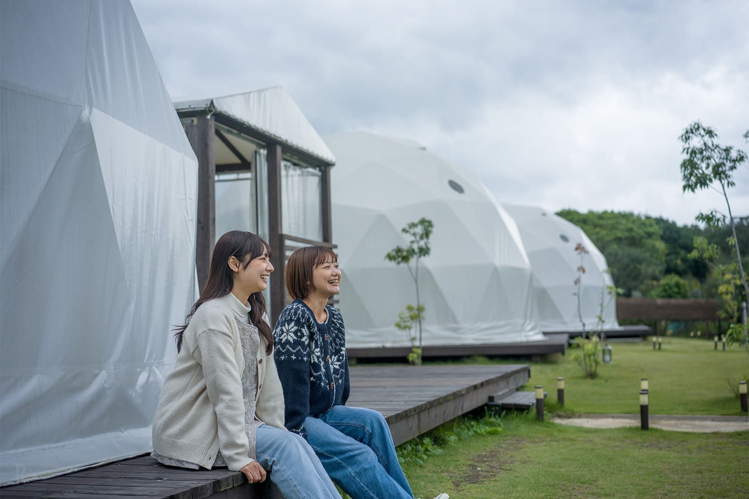 
Photos of women relaxing outside