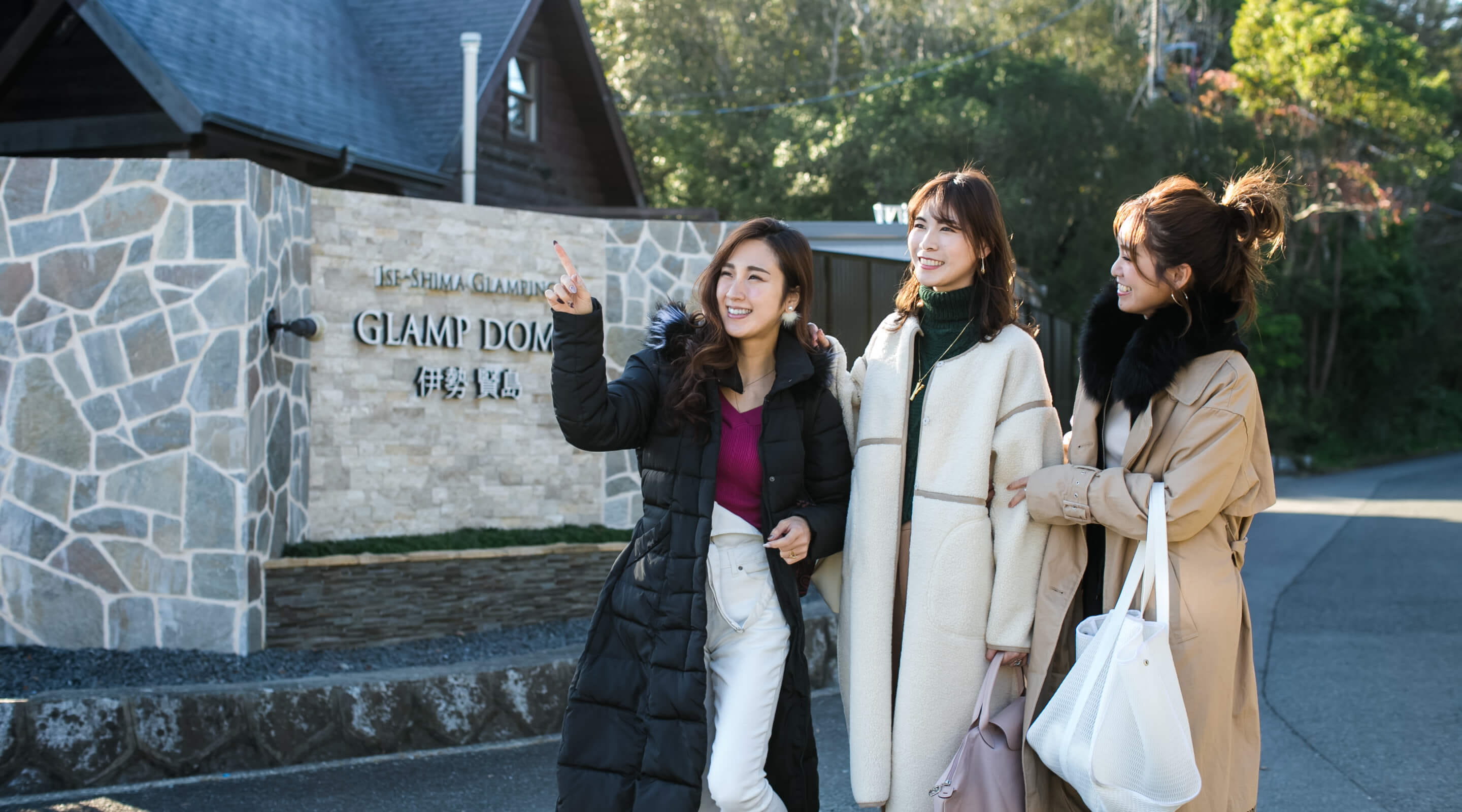 
Photos of women visiting Grandome Ise Kashiwajima